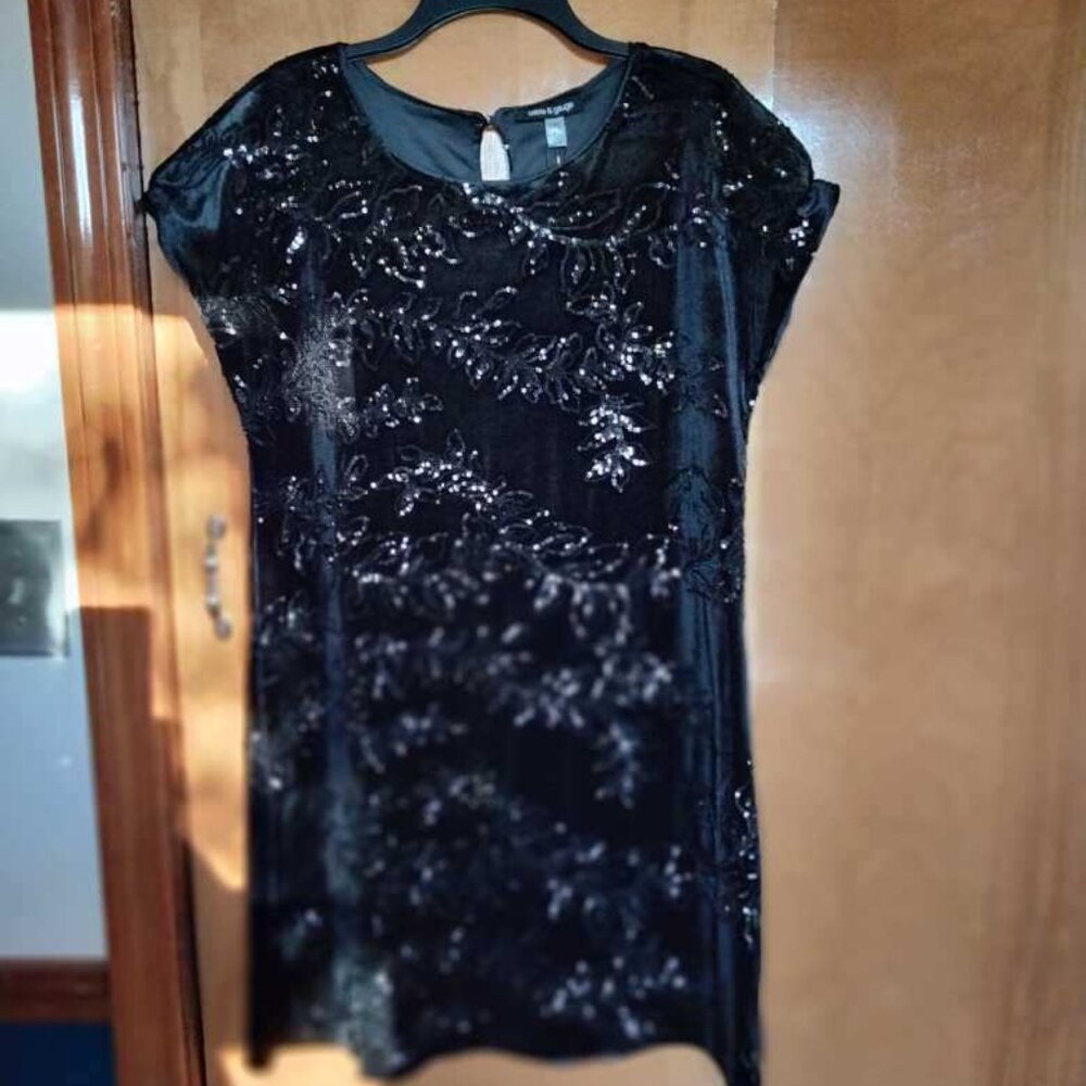 NWT women's black velvet sequined dress medium